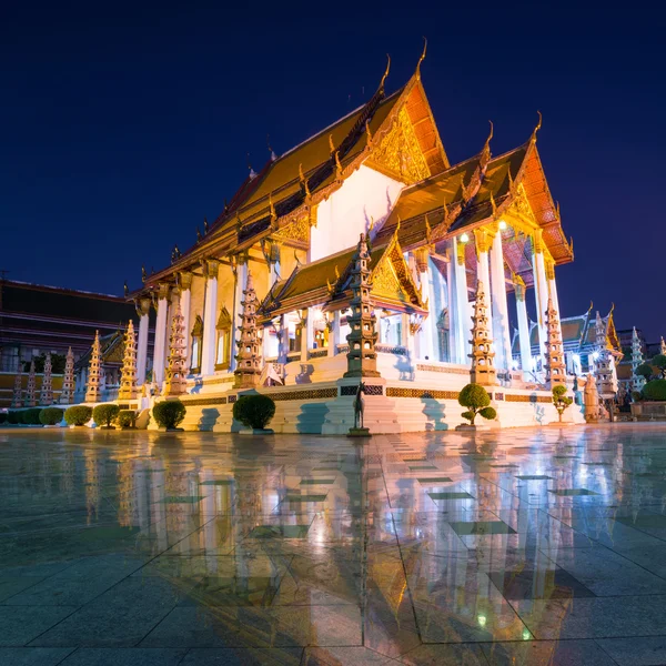 Wat suthat thep wararam świątynia w bangkok Tajlandia — Zdjęcie stockowe