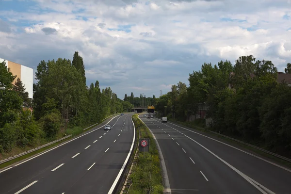 Federale weg in Duitsland met blauwe lucht — Stockfoto