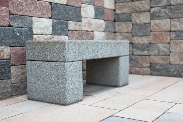 Каменная скамейка — стоковое фото