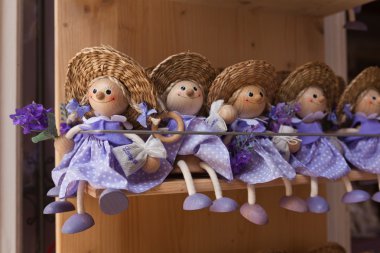 Mor lavanta bebek mağazasında