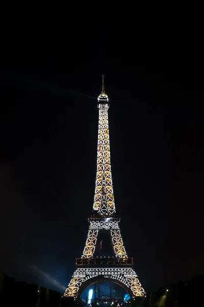 Nationaldagen 2013 i paris, Frankrike den 14 juli, 2013. fyrverkerier och Eiffeltornet på den franska Nationaldagen i paris, Frankrike den 14 juli, 2013 — Stockfoto