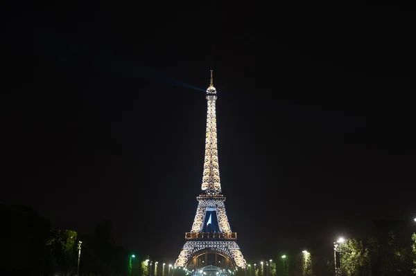 BASTILLE DAY 2013 em Paris, França, em 14 de julho de 2013. Fogos de artifício e a Torre Eiffel no Dia Nacional da França em Paris, França, em 14 de julho de 2013 — Fotografia de Stock