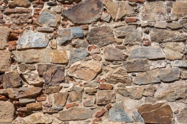 Mimari dokular, detaylı duvar ustalığı şişi ve granit karışımı, düzensiz taş şekiller....