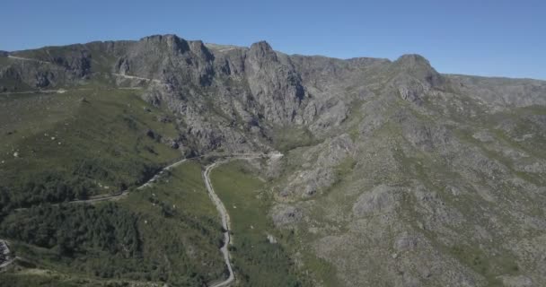 Aerial Footage Mountains Serra Estrela Natural Park Star Mountain Range — стоковое видео