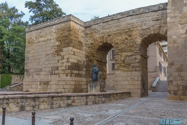 Cordoba Hiszpania 2021 Widok Posąg Ibn Hazam Muammad Ibn Amad — Zdjęcie stockowe
