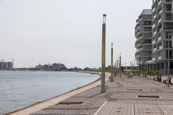 Luanda Angola 2021 Luanda Baai Voetgangerspad Moderne Architectuur Residenciale Gebouwen — Stockfoto