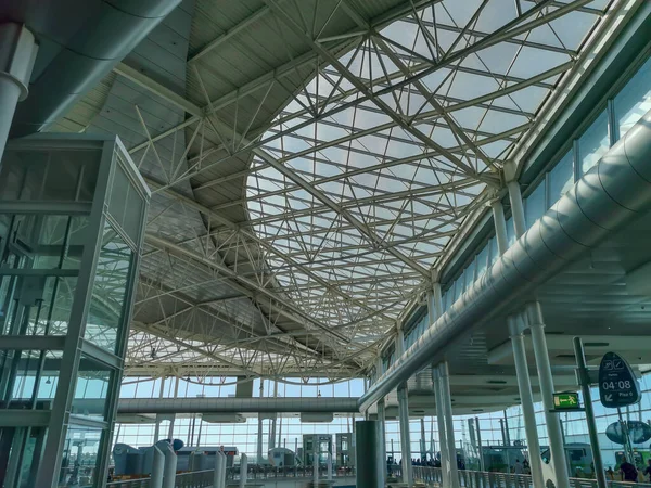 Porto Portugal 2021 View Main Lobby Carneiro Airport Ceiling Metallic — Stockfoto