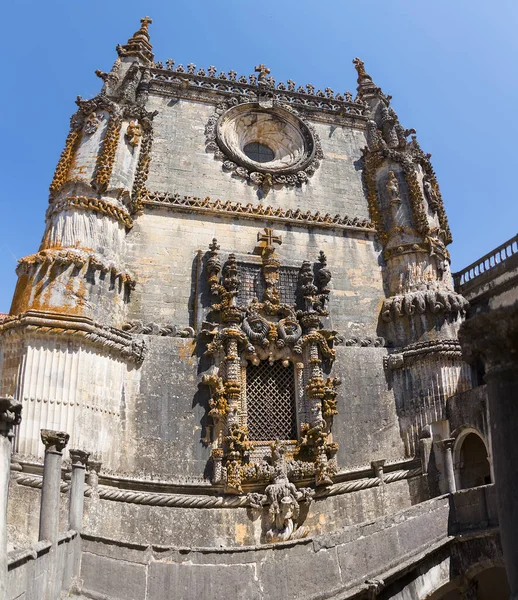 トマール ポルトガル 2022年9月 ポルトガルゴシック様式のマニューラインのファサードで素晴らしい景色 装飾された詳細 酒と象徴的な ウィンドウ 聖バーバラの回廊 キリストの修道院 トマール — ストック写真