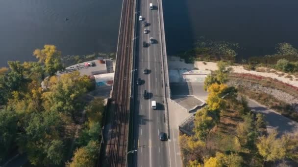 Vista Aerea Traffico Sul Ponte Stradale Auto Camion Stanno Muovendo — Video Stock
