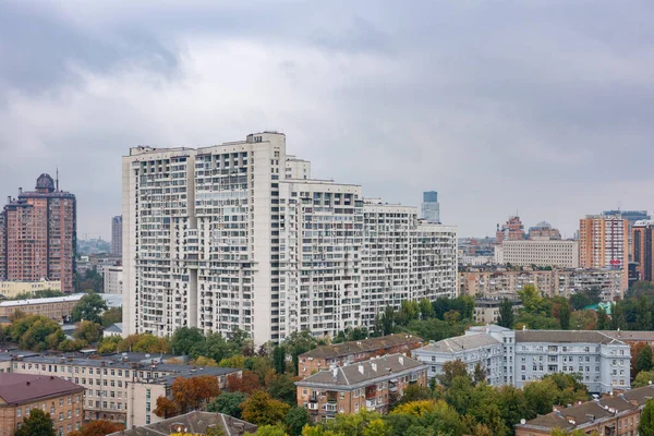 Aerial view of the city center of Kiev, Ukraine and the panorama apartment building on Lesya Ukrainka Street — Stock Photo, Image
