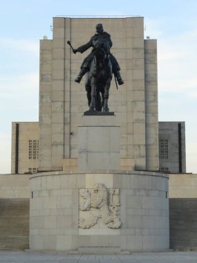 Çek Cumhuriyeti 'nin Prag kentindeki Vitkov Tepesi' ndeki Ulusal Anıt 'ın bir parçası olan Bohumil Kafka' nın Jan Zizka 'nın bronz heykeli