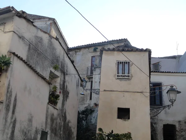 İtalya 'nın Rossano kentindeki eski binalar