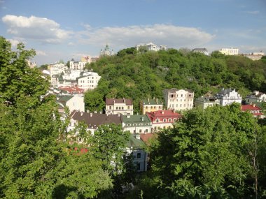 Ukrayna 'nın başkenti Kyiv' deki Vozdvyzhenka 'daki konut kompleksinin manzarası