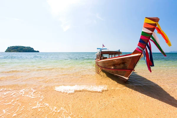 Traditional Wooden Boat Beach Sunny Summer Traditional Colors Cloth Hanging — 图库照片