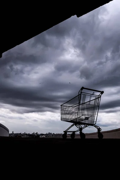Shopping Cart Rooftop Car Park Abandoned Mall Coronavirus Outbreak Dark — Stockfoto