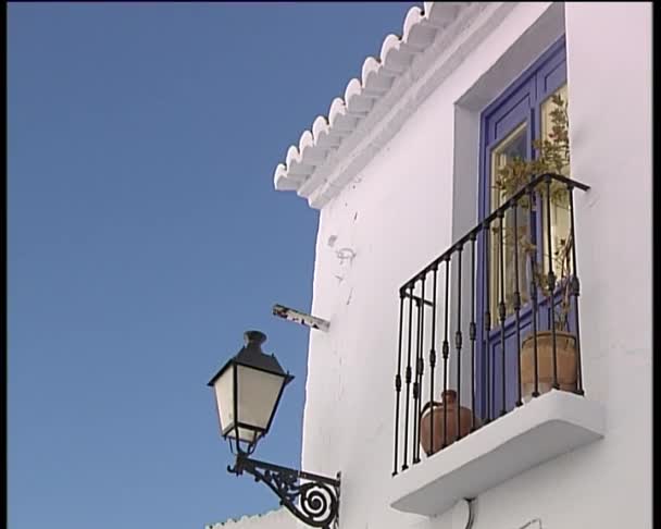 Balkong typiska andalusiska hus i en by med moriska rot. — Stockvideo