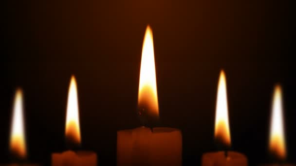 Fondo de iluminación de cinco velas. — Vídeos de Stock