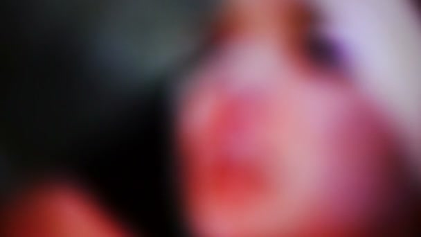 Cara de mujer borrosa — Vídeo de stock