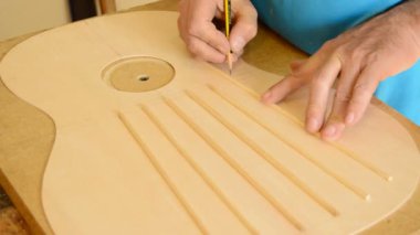 luthier gitar harmonik kapak içinde çalışma