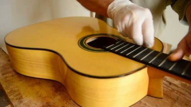 bir gitar cila