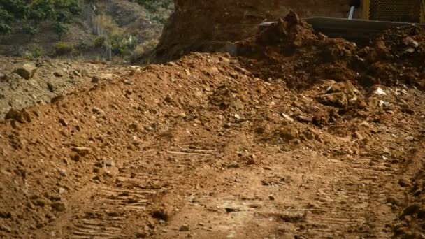 Bulldozer trabajando con tierra — Vídeos de Stock