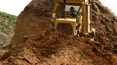 buldozer arazi ile çalışma