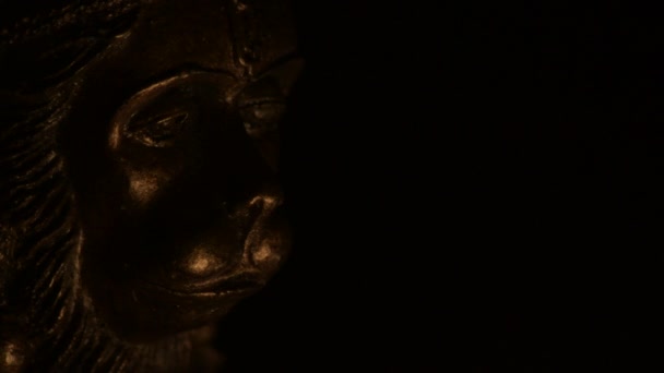 Hanumanova Tvář Bůh Hinduistického Náboženství Ozářená Světlem Svíček — Stock video