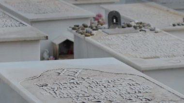 Mezarlıktaki Yahudi mezarları