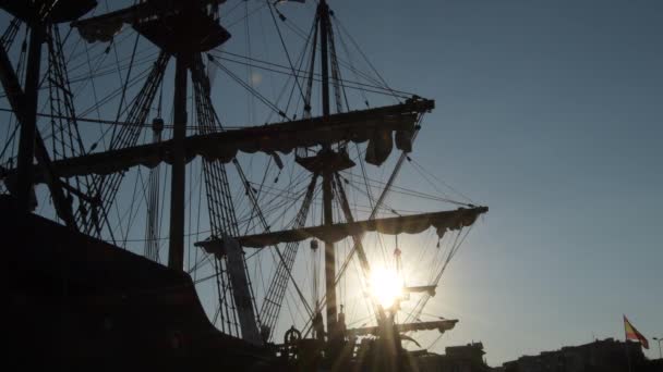 Silhouette Der Spanischen Galeone Hafen Bei Sonnenuntergang — Stockvideo