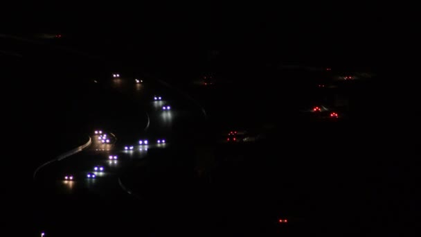 Автомобілі Запалюють Водіння Вночі — стокове відео