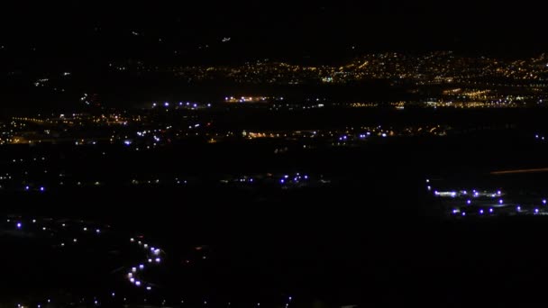 Luces Una Ciudad Coches Que Conducen Noche — Vídeo de stock