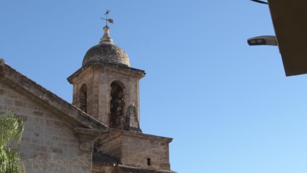 Kloktoren Een Oude Stenen Kerk Velez Benaudalla Spanje — Stockvideo