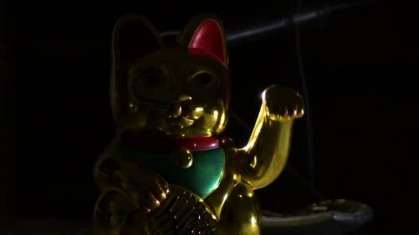 Maneki Neko Svart Bakgrund Med Rök Kinesiska Lucky Cat — Stockvideo