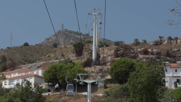 Linha Teleférico Montanhas Dia Ensolarado — Vídeo de Stock