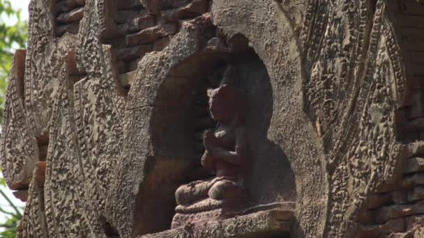 Religiöse Figur Betet Einem Archäologischen Tempel Asiatisches Monument — Stockvideo