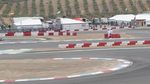 Karts Draait Een Curve Karting Circuit Race — Stockvideo