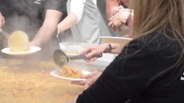 Reparting Spanish Rice Paella Popular Food — Stock Video