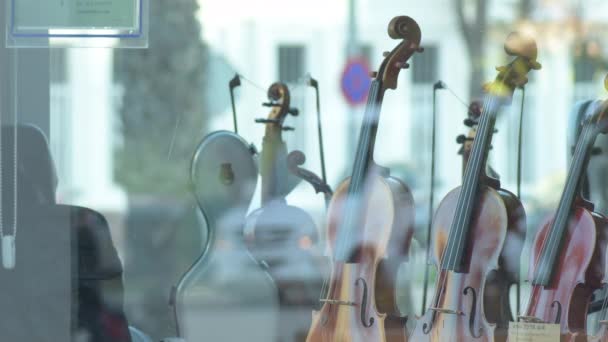 Violins Storefront Shop — стоковое видео