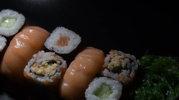 Conjuntos Rolos Salmão Sushi — Vídeo de Stock