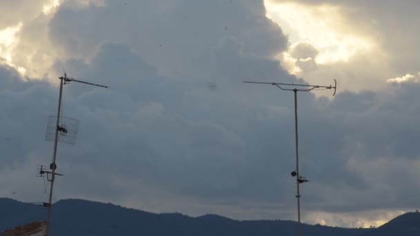 Antigas Antenas Com Pôr Sol Céu — Vídeo de Stock