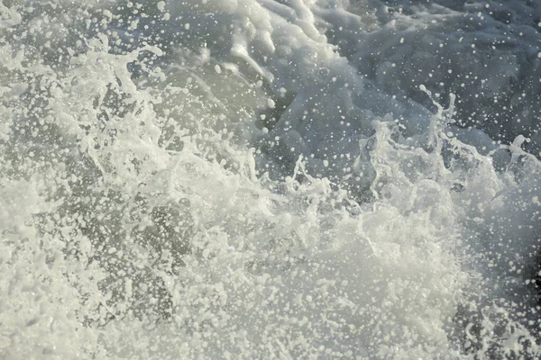 Грубі Хвилі Море Білою Піною Заході Сонця — стокове фото