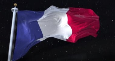 Fransa Bayrağı gece yağmur ve karla dalgalanıyor. Döngü