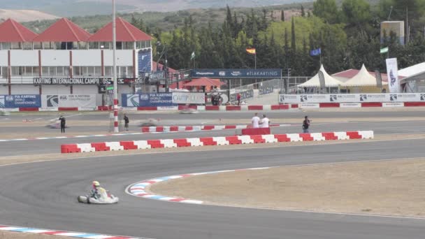 Karts Coches Corriendo Una Carrera Circuito Karting Curva — Vídeos de Stock