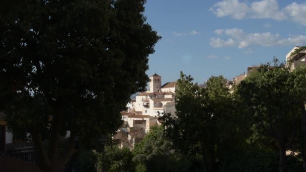 Güneşli Bir Akşam Ağaçlar Arasındaki Iznatif Kilise Malaga Spanya — Stok video