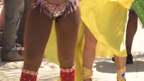 Dívky Tančící Sambu Pouličním Průvodu — Stock video