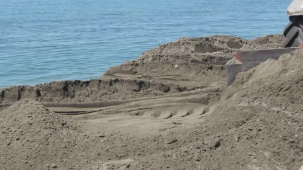 Тракторная Машина Перемещает Песок Работах Восстановлению Пляжей — стоковое видео