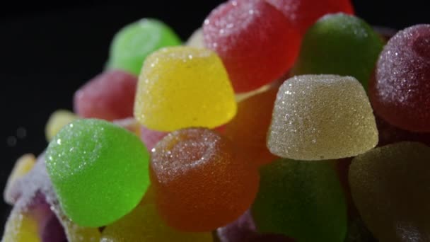 Gummies Snoepjes Een Berg Draaiend — Stockvideo