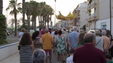 Bir Endülüs köyünde Corpus Christi alayı