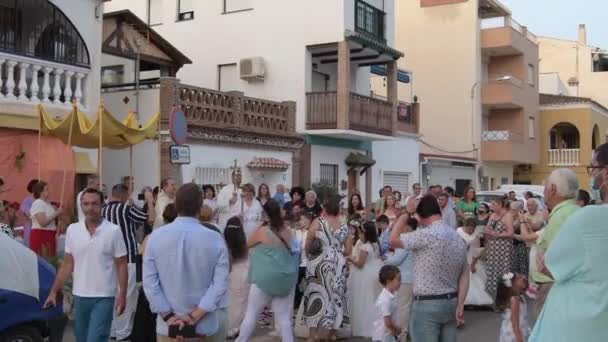 Toegewijde Mensen Een Corpus Christi Processie Een Andalusisch Dorp — Stockvideo