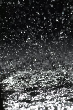 Damlalar suya güç katıyor.